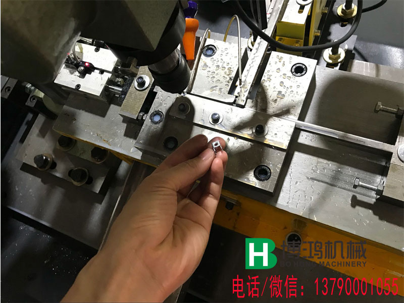 沖壓產(chǎn)品全自動攻絲機 沖壓產(chǎn)品全自動攻絲機