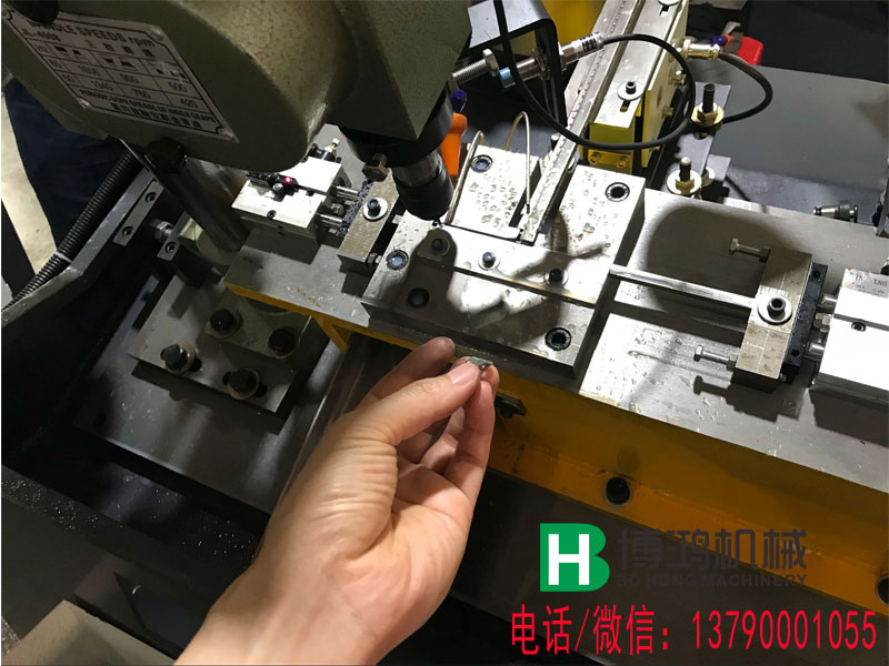 自動(dòng)攻絲機(jī)圖 自動(dòng)攻絲機(jī)圖